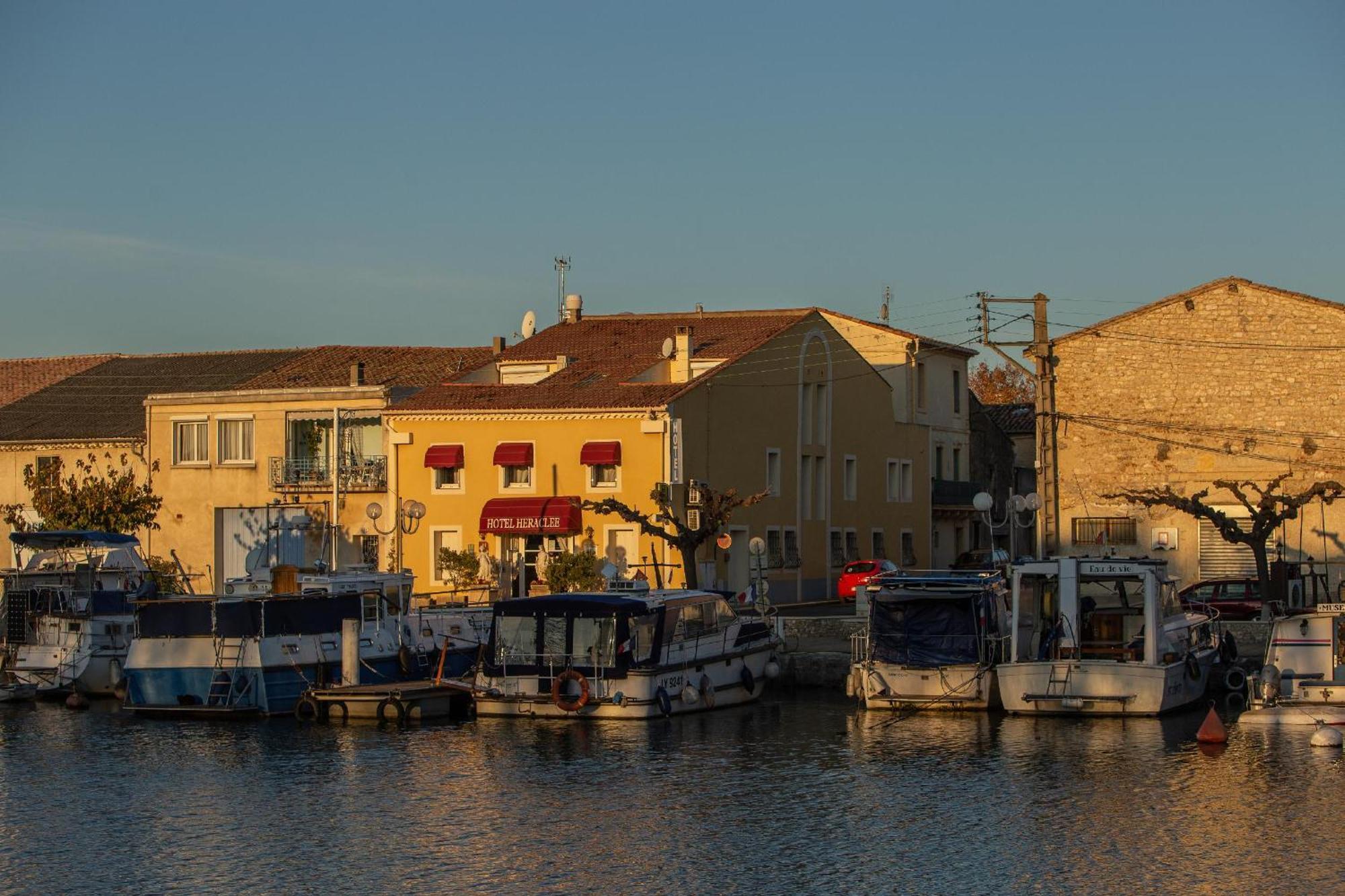 Logis Heraclee Saint-Gilles  Eksteriør bilde
